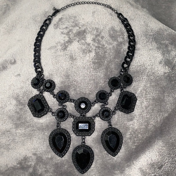 Jewelry - Matte black necklace